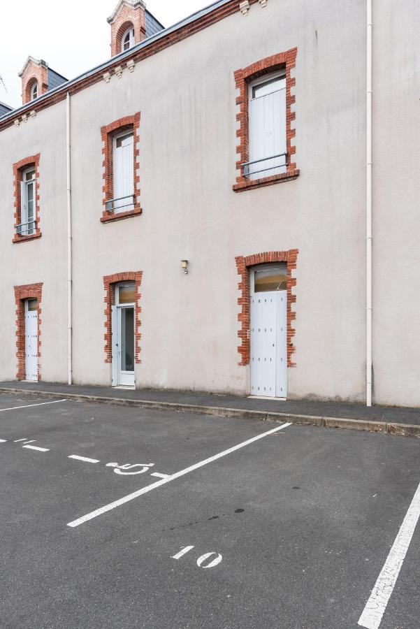 Studio Centre Ville Avec Parking Prive Cholet Exterior photo